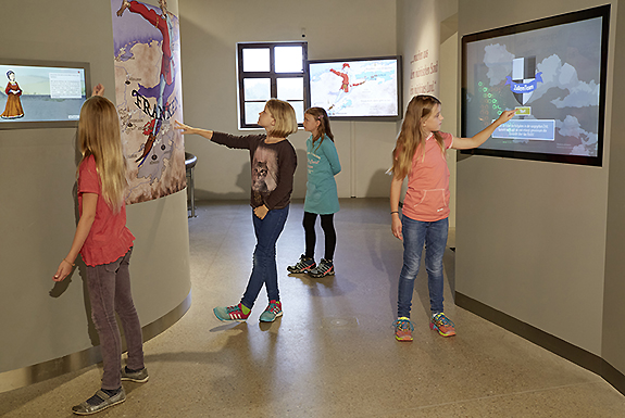 Picture: Kinder im Museum
