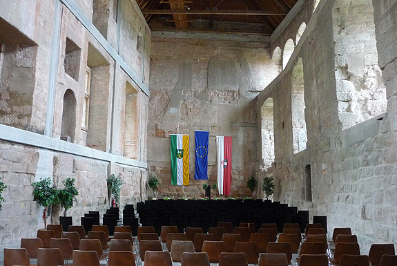 external link to the New Palace