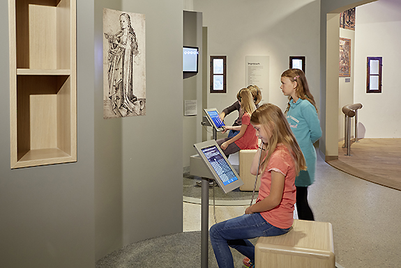 Bild: Kinder im Museum "Erlebnis Cadolzburg"